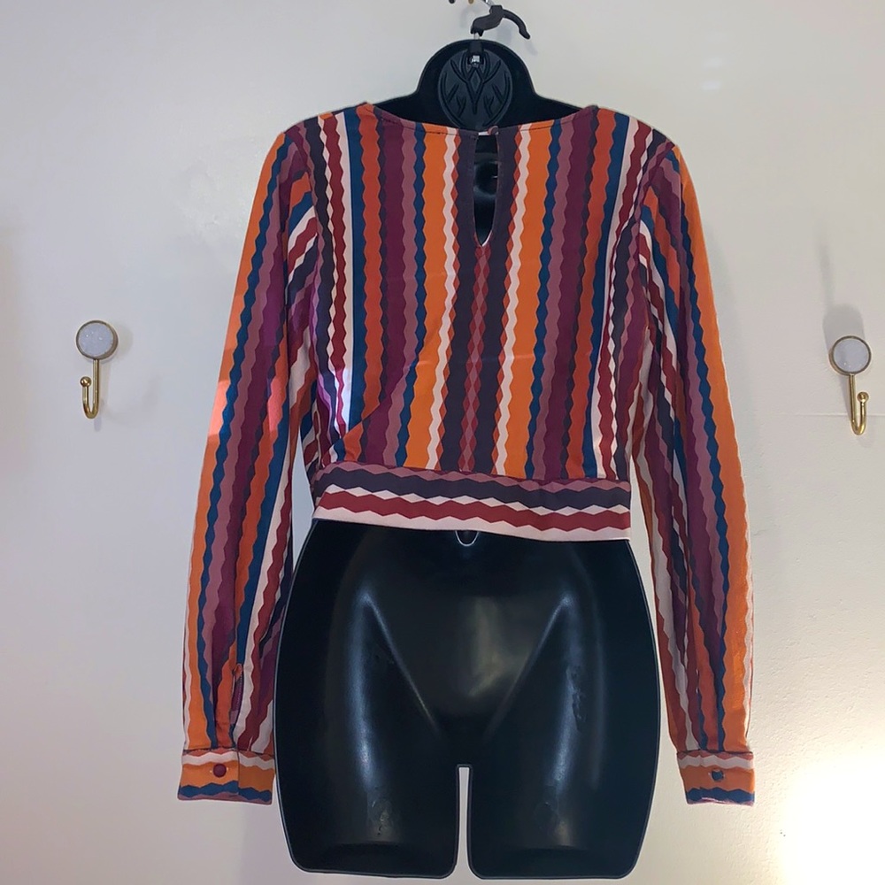 NWOT Flying Tomato Wrap Top - Picture 3 of 7